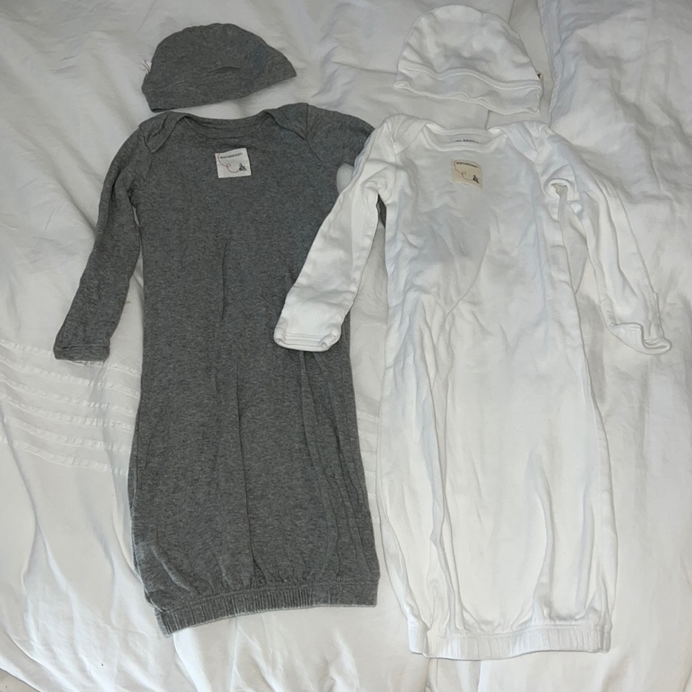 Burt’s Bees Organic newborn set sleep gown with matching hats